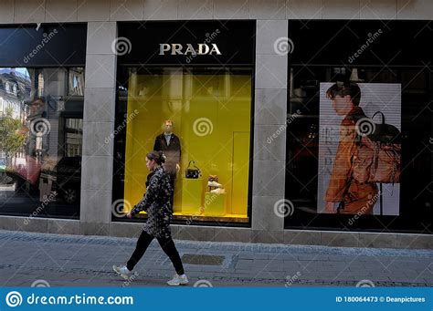 prada corona virus